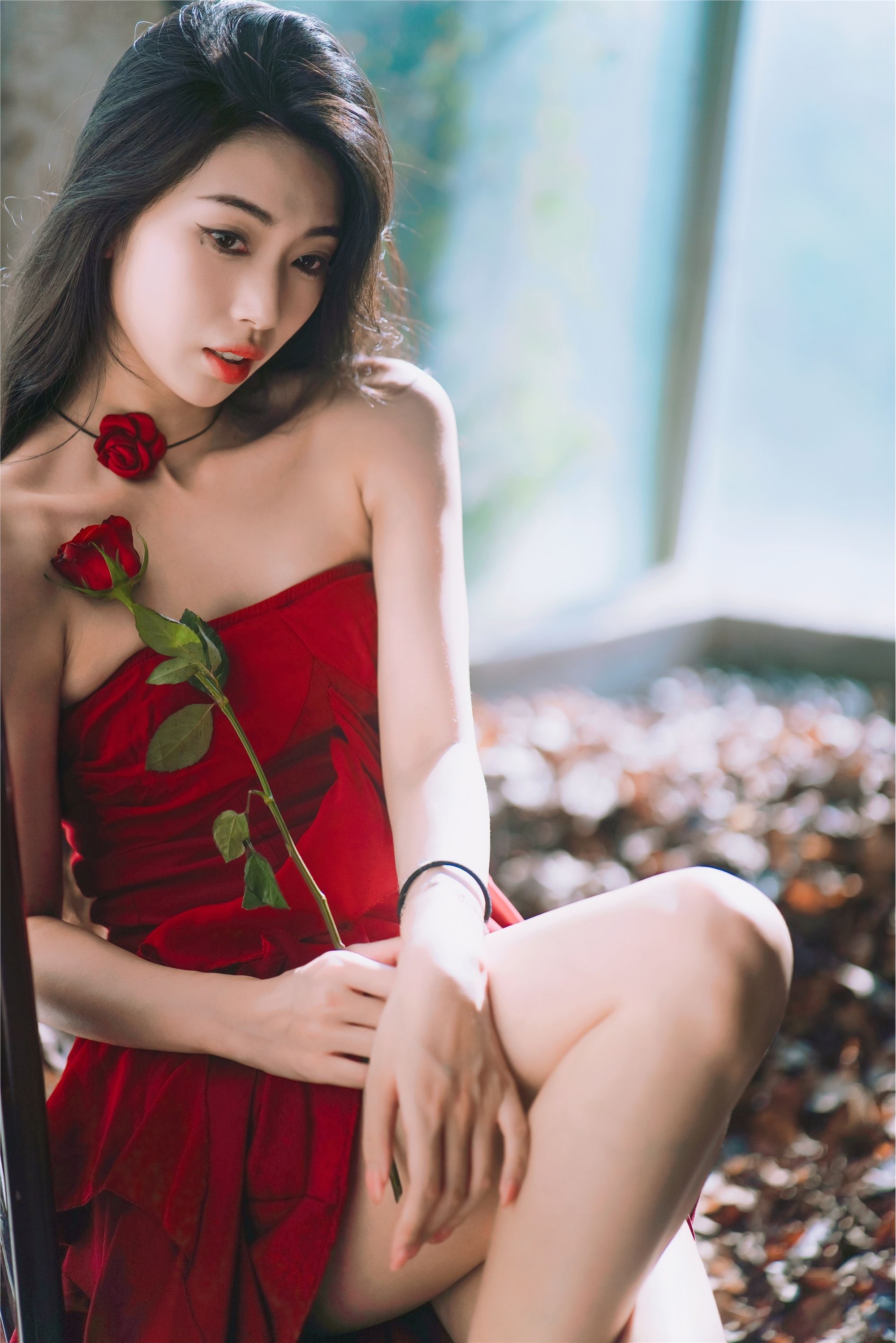 YITUYU艺图语 2025.01.15 魅力火玫瑰，少女璀璨之光 Liya